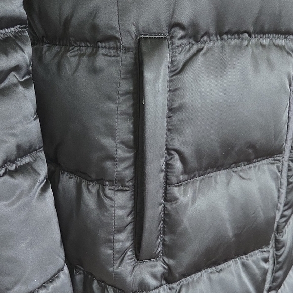 PRADA Women's Black Puffer Coat with Faux Fur Collar - Picture 4 of 9